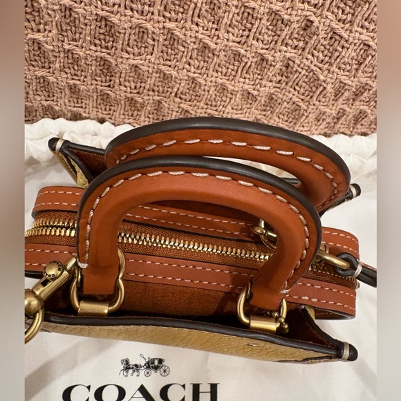 Coach 1941 Rogue 12 in Buttercup - Picture 3 of 11